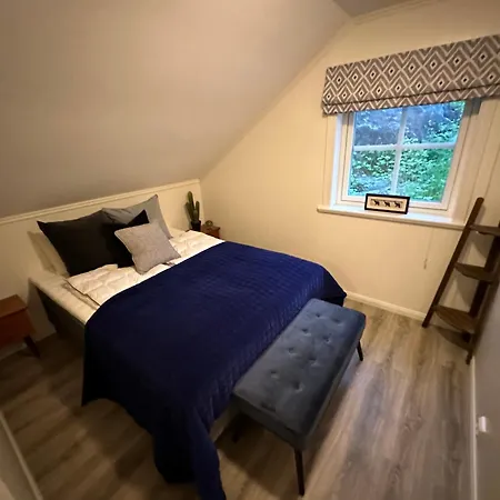 Ved Sjoen I Idylliske Apartment