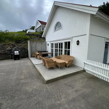 Ved Sjoen I Idylliske Risor
