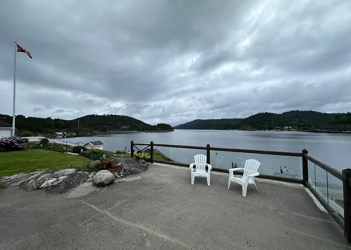 Ved Sjøen I Idylliske Leilighet *